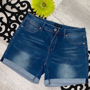 🌺 signature studio shorts